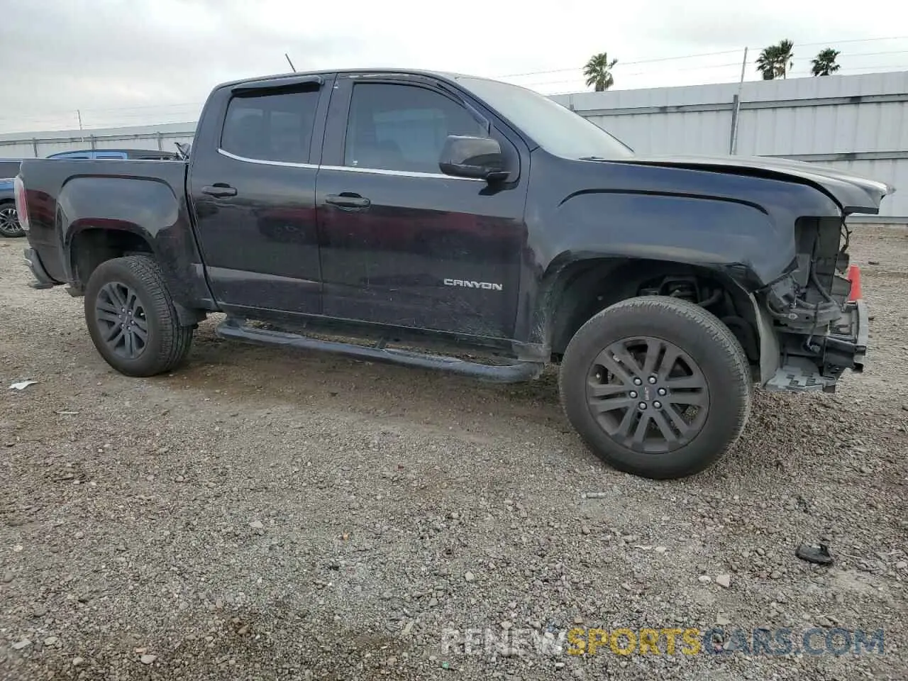 4 Photograph of a damaged car 1GTG5CENXL1247286 GMC CANYON 2020