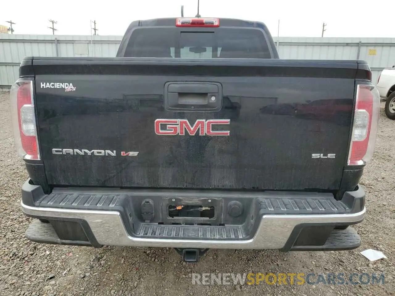 6 Photograph of a damaged car 1GTG5CENXL1247286 GMC CANYON 2020