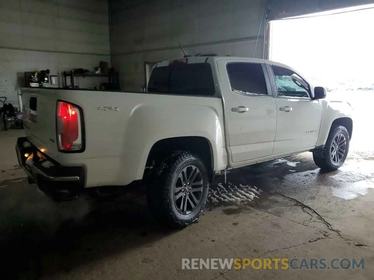 3 Photograph of a damaged car 1GTG6CEN0L1175169 GMC CANYON 2020