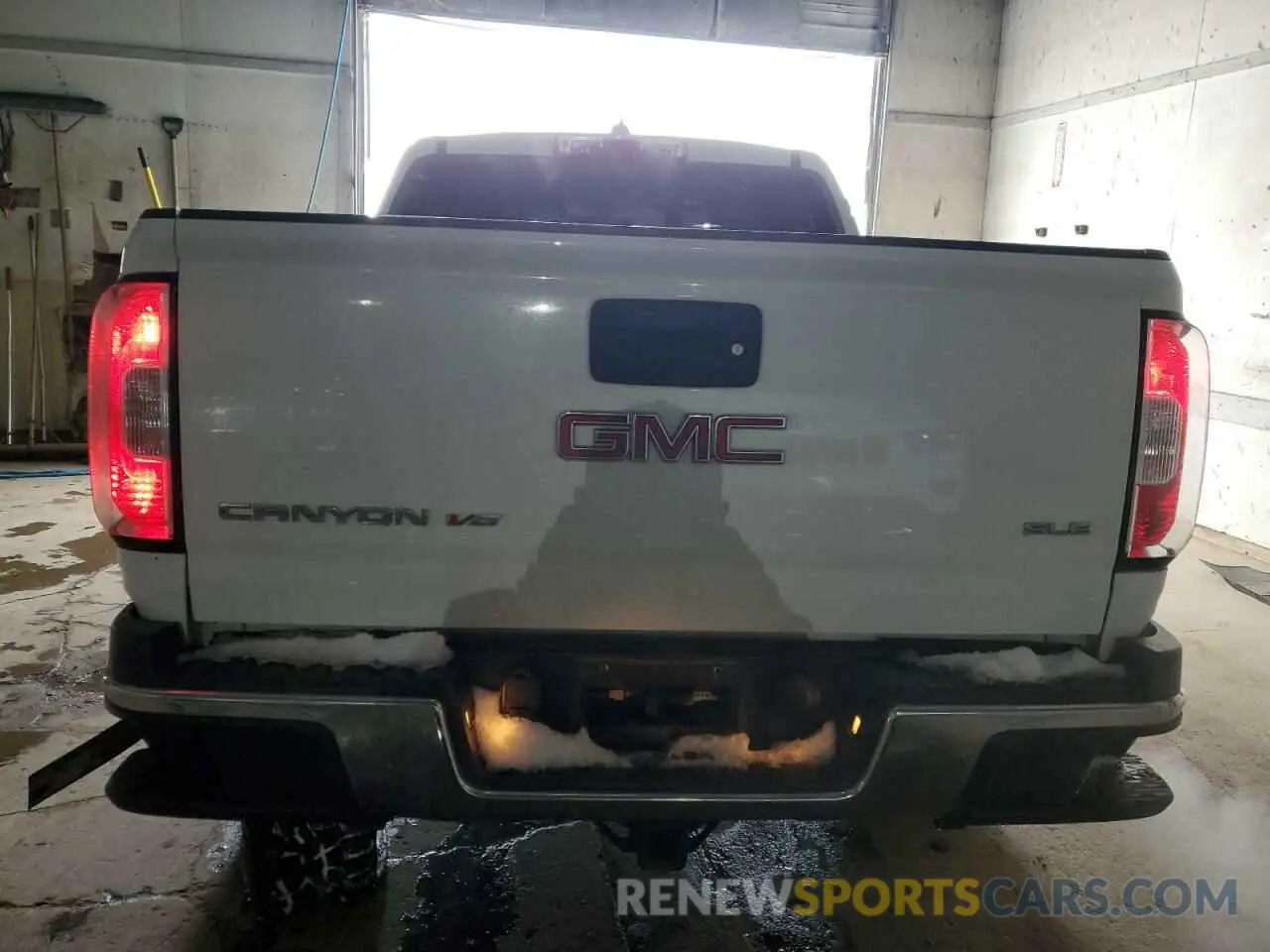 6 Photograph of a damaged car 1GTG6CEN0L1175169 GMC CANYON 2020