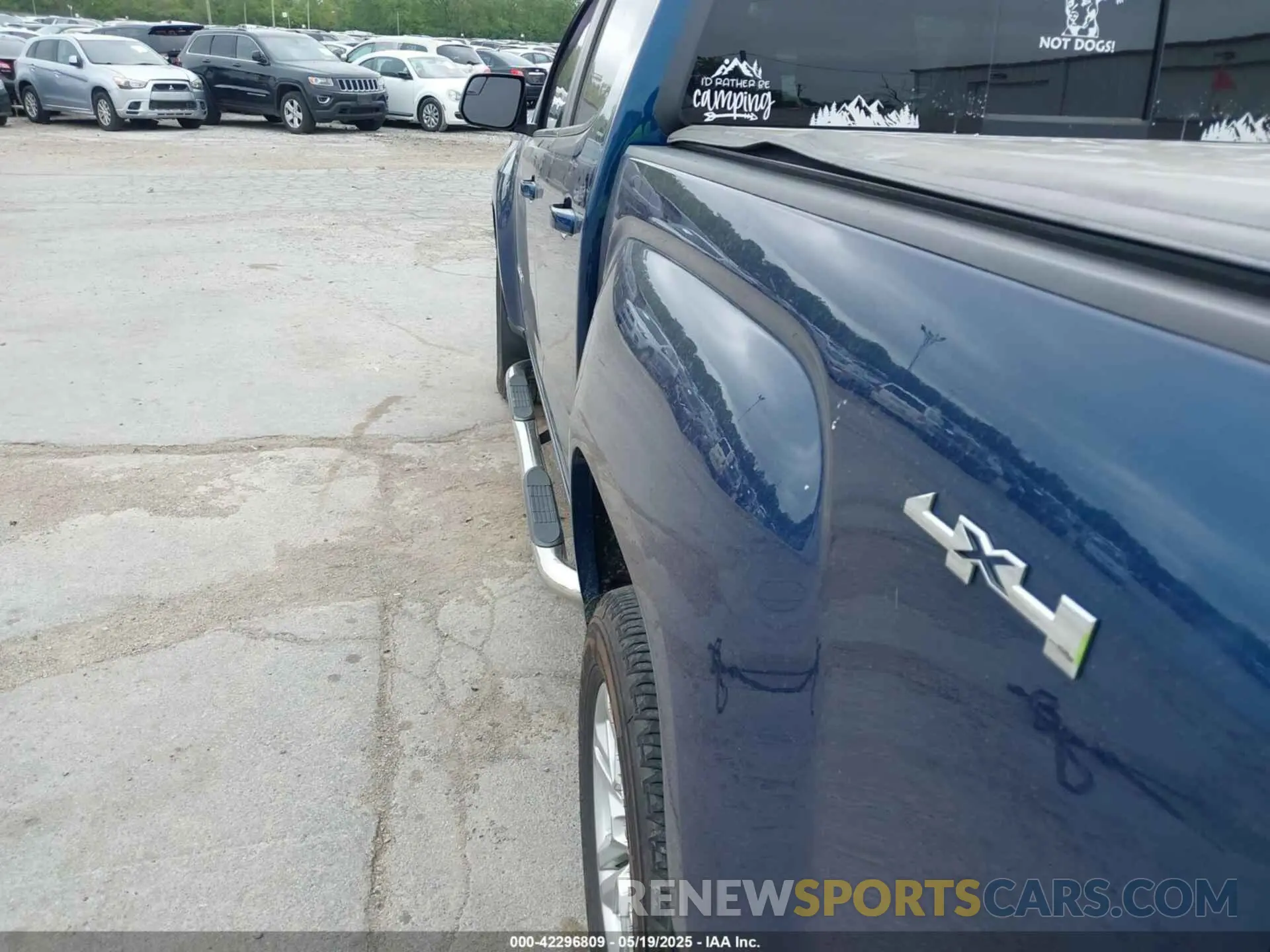 12 Photograph of a damaged car 1GTG6CEN5L1126310 GMC CANYON 2020