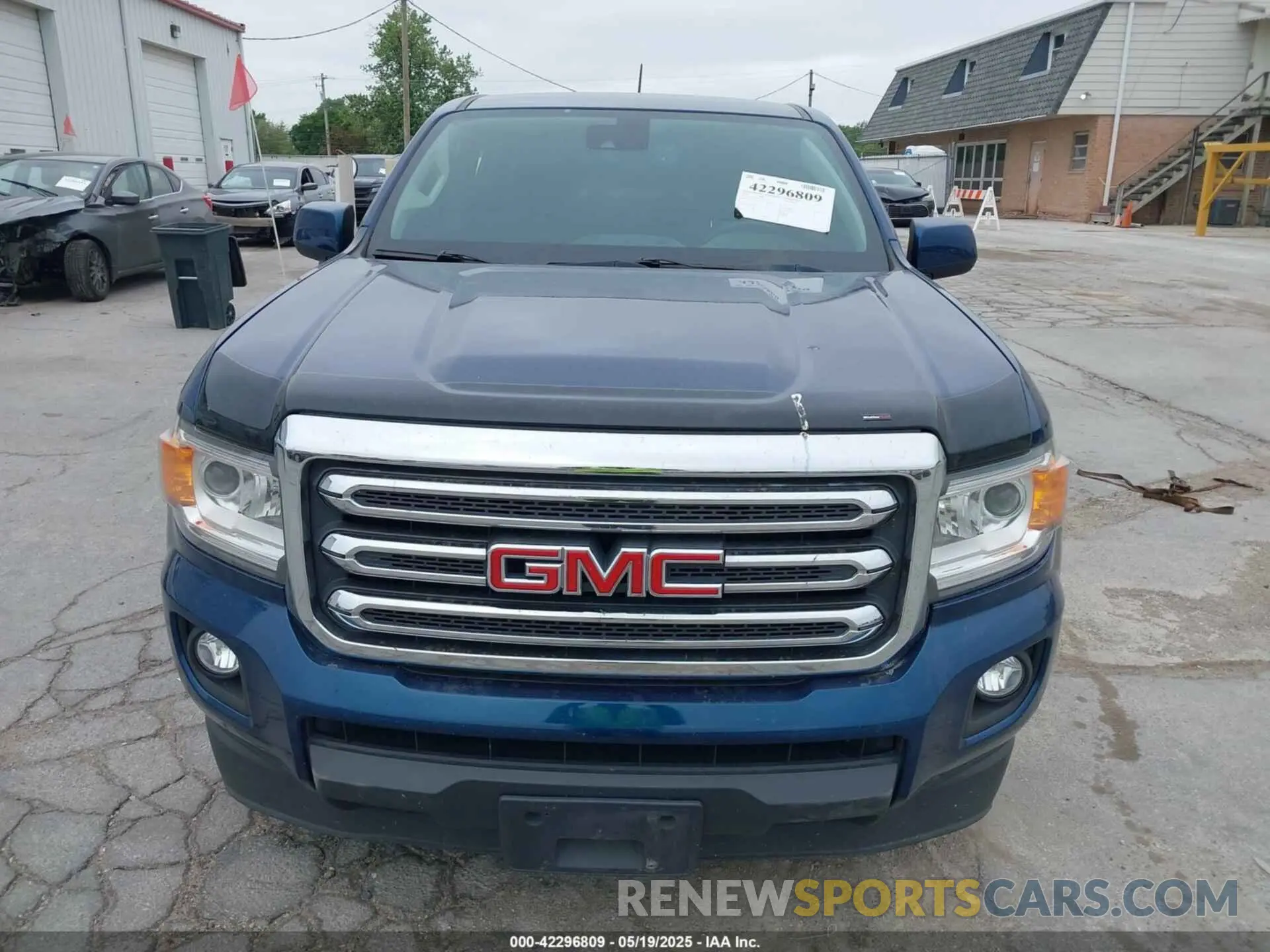 13 Photograph of a damaged car 1GTG6CEN5L1126310 GMC CANYON 2020