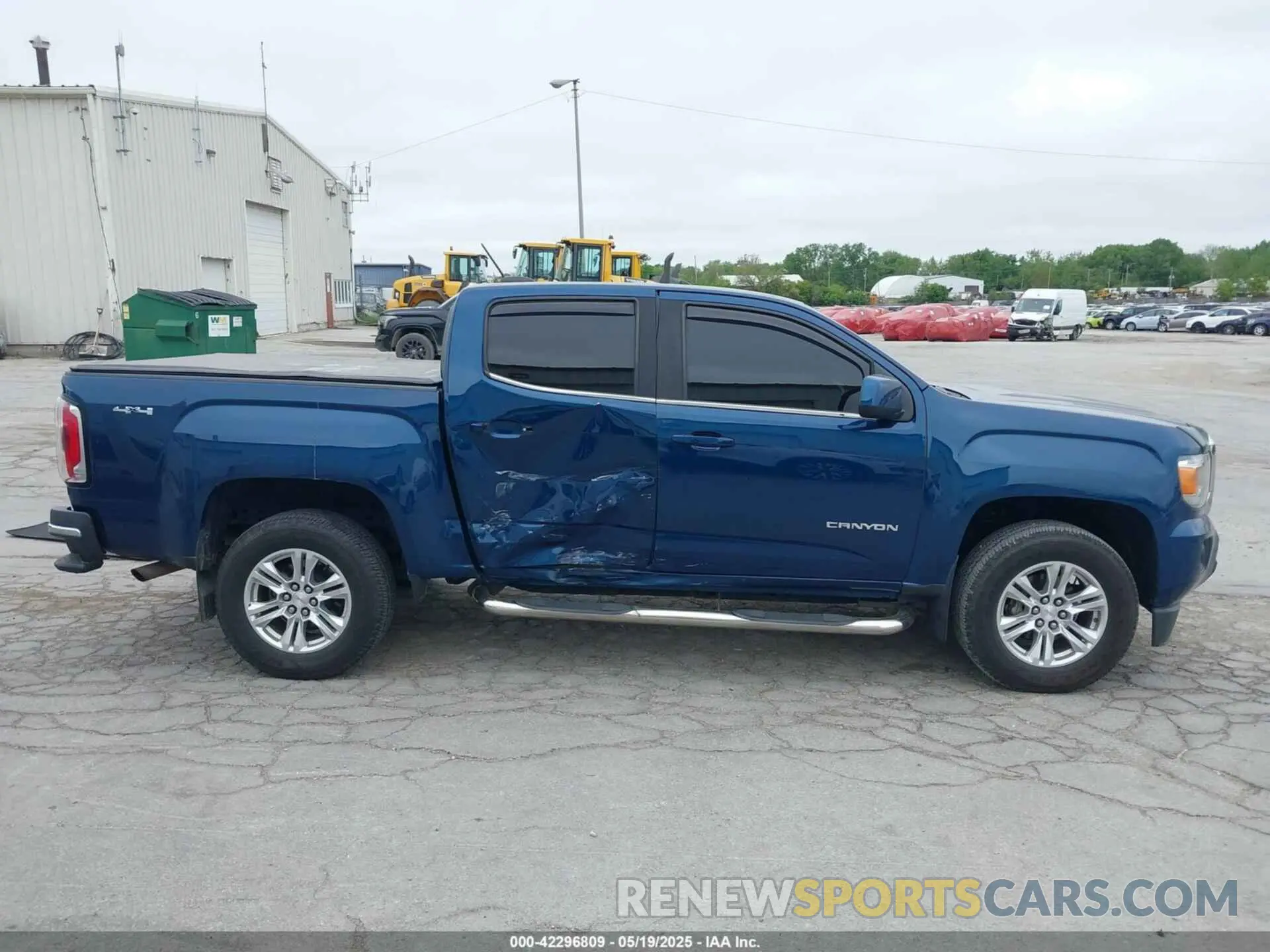 14 Photograph of a damaged car 1GTG6CEN5L1126310 GMC CANYON 2020