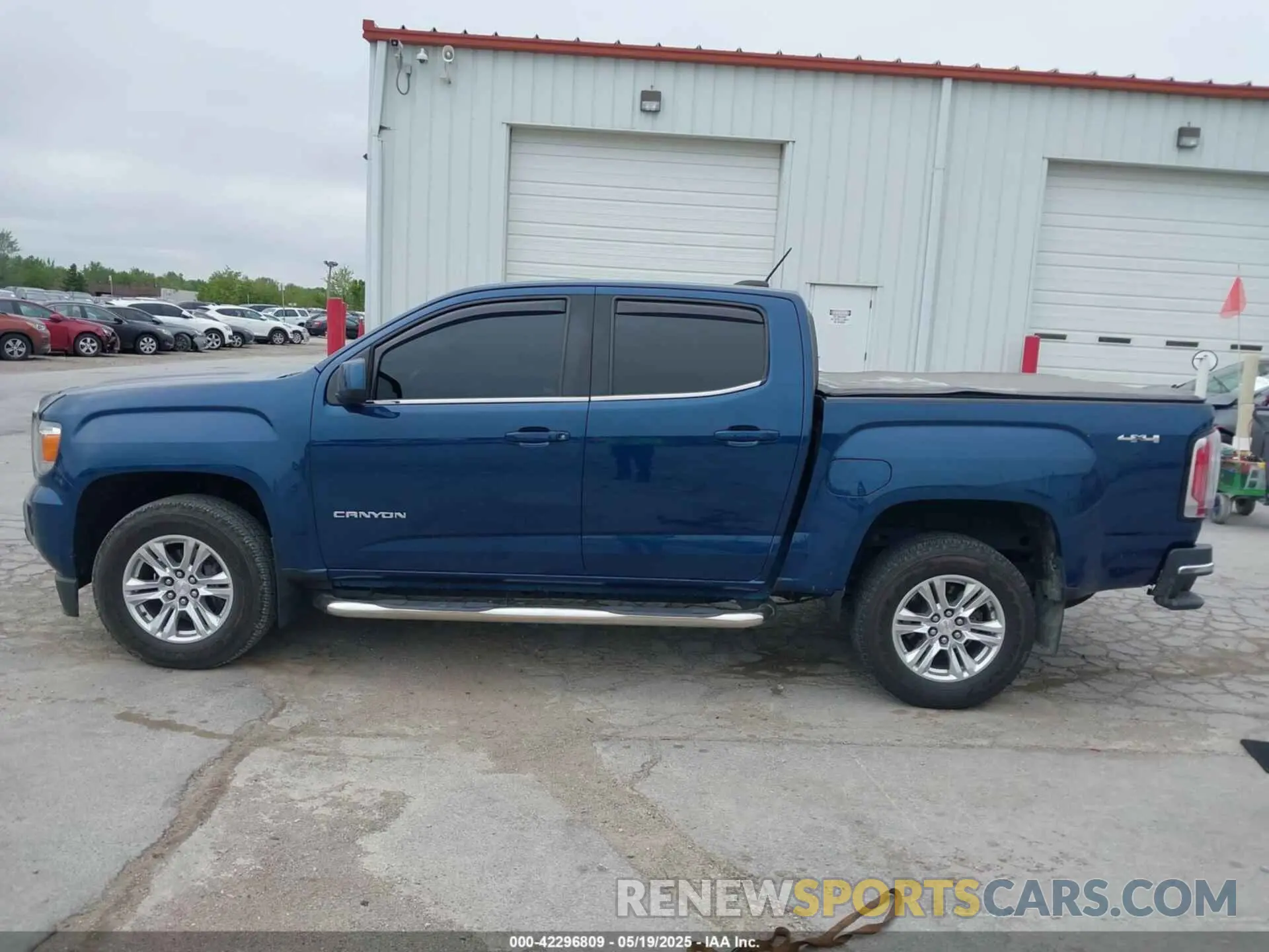 15 Photograph of a damaged car 1GTG6CEN5L1126310 GMC CANYON 2020
