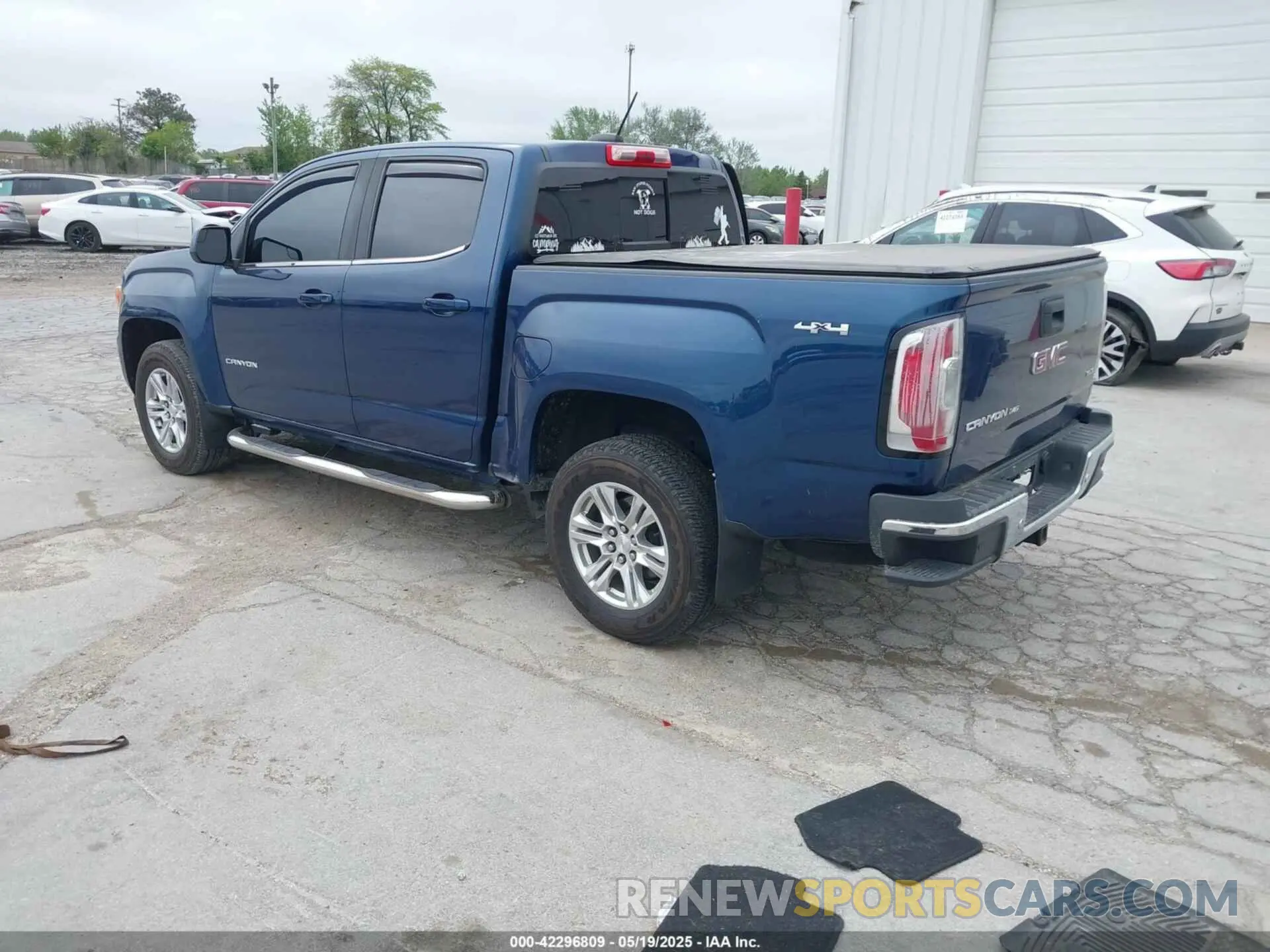 3 Photograph of a damaged car 1GTG6CEN5L1126310 GMC CANYON 2020