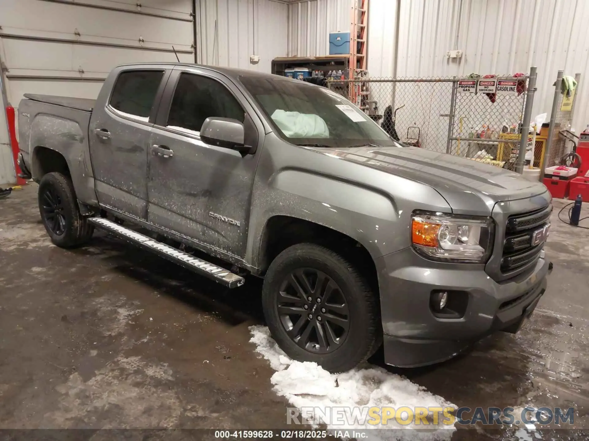 1 Photograph of a damaged car 1GTG6CEN8L1251737 GMC CANYON 2020
