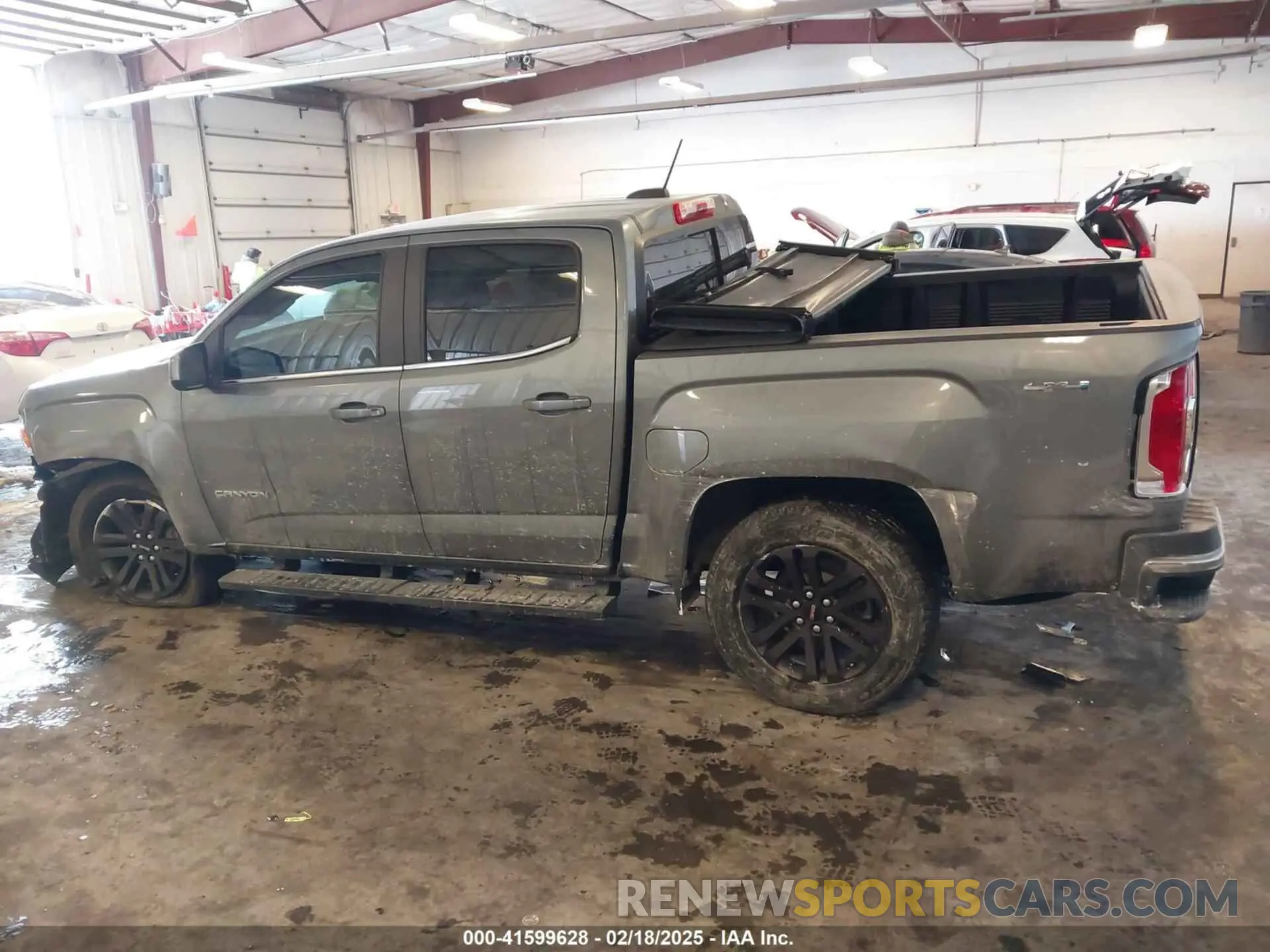 14 Photograph of a damaged car 1GTG6CEN8L1251737 GMC CANYON 2020