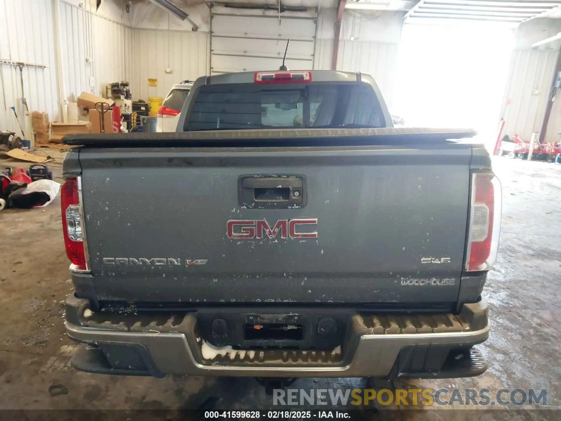 16 Photograph of a damaged car 1GTG6CEN8L1251737 GMC CANYON 2020