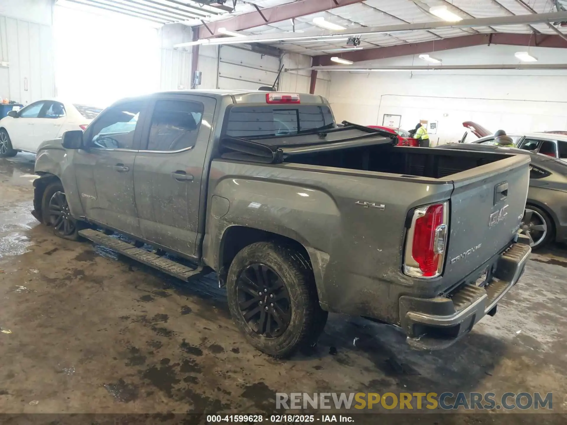 3 Photograph of a damaged car 1GTG6CEN8L1251737 GMC CANYON 2020