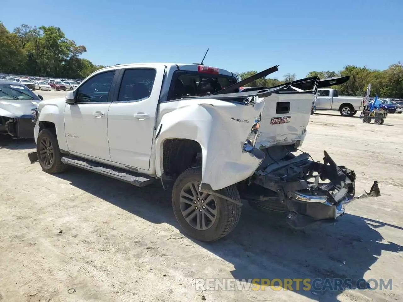2 Photograph of a damaged car 1GTG6CENXL1156354 GMC CANYON 2020