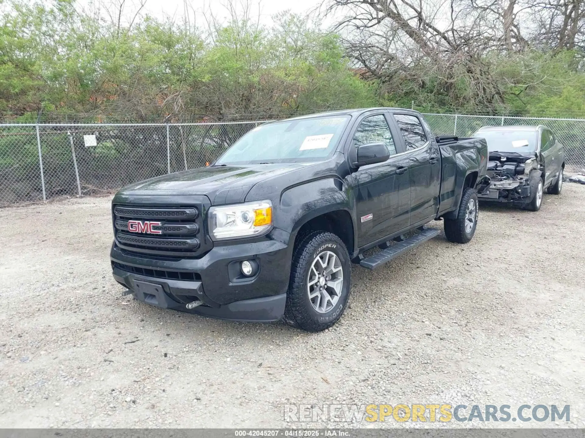 2 Photograph of a damaged car 1GTG6FEN8L1181187 GMC CANYON 2020