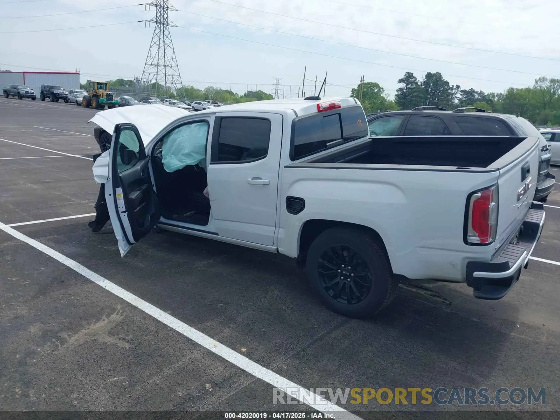 3 Photograph of a damaged car 1GTG5CEN0M1272652 GMC CANYON 2021