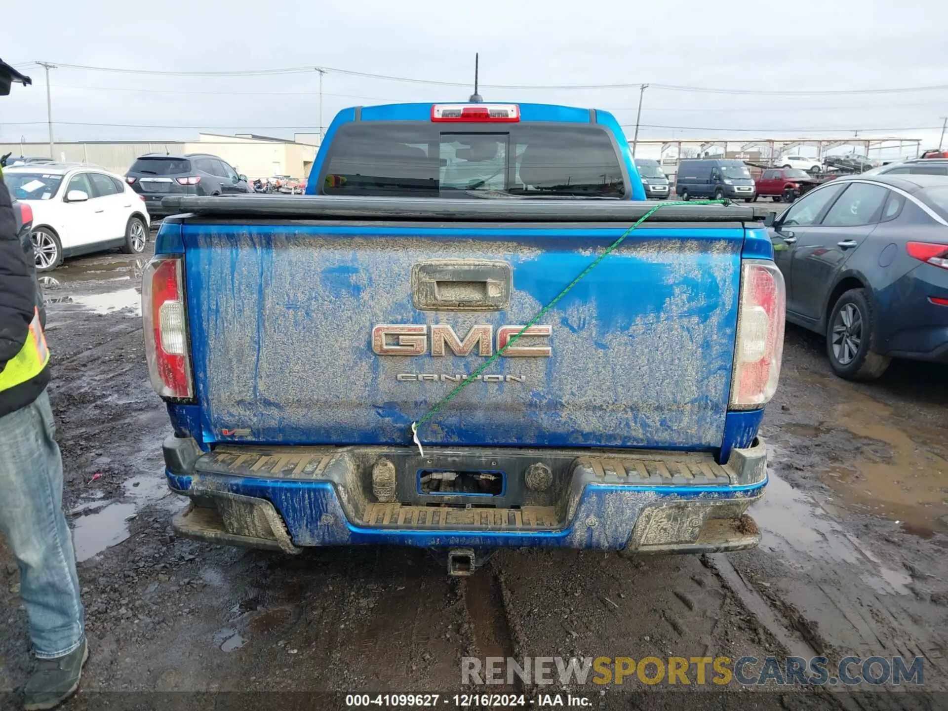 16 Photograph of a damaged car 1GTG6CEN1M1245554 GMC CANYON 2021