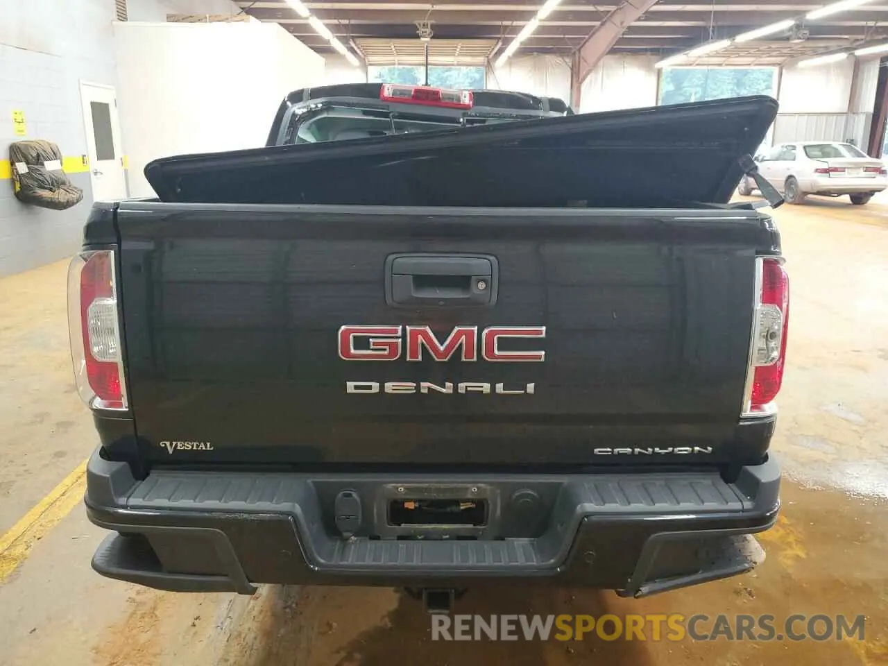 6 Photograph of a damaged car 1GTG6EEN9M1101827 GMC CANYON 2021