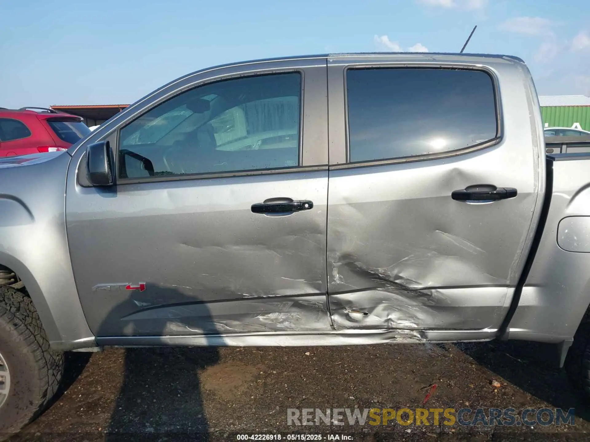 14 Photograph of a damaged car 1GTG6FEN1M1295341 GMC CANYON 2021