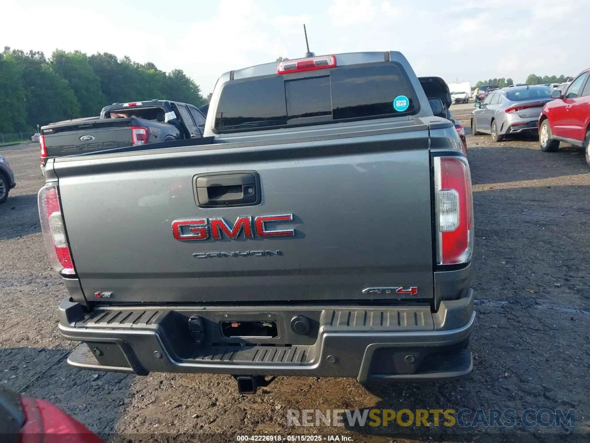 16 Photograph of a damaged car 1GTG6FEN1M1295341 GMC CANYON 2021