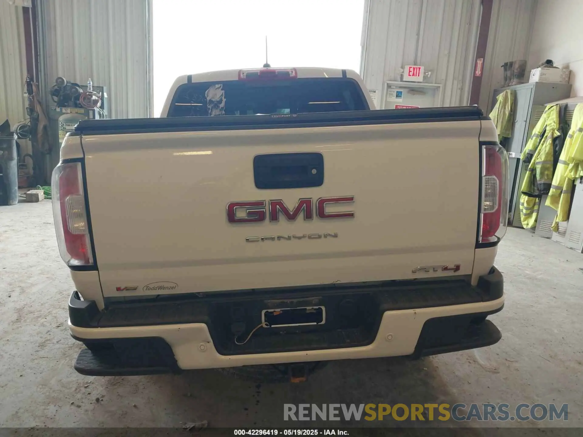 16 Photograph of a damaged car 1GTG6FEN9M1117712 GMC CANYON 2021