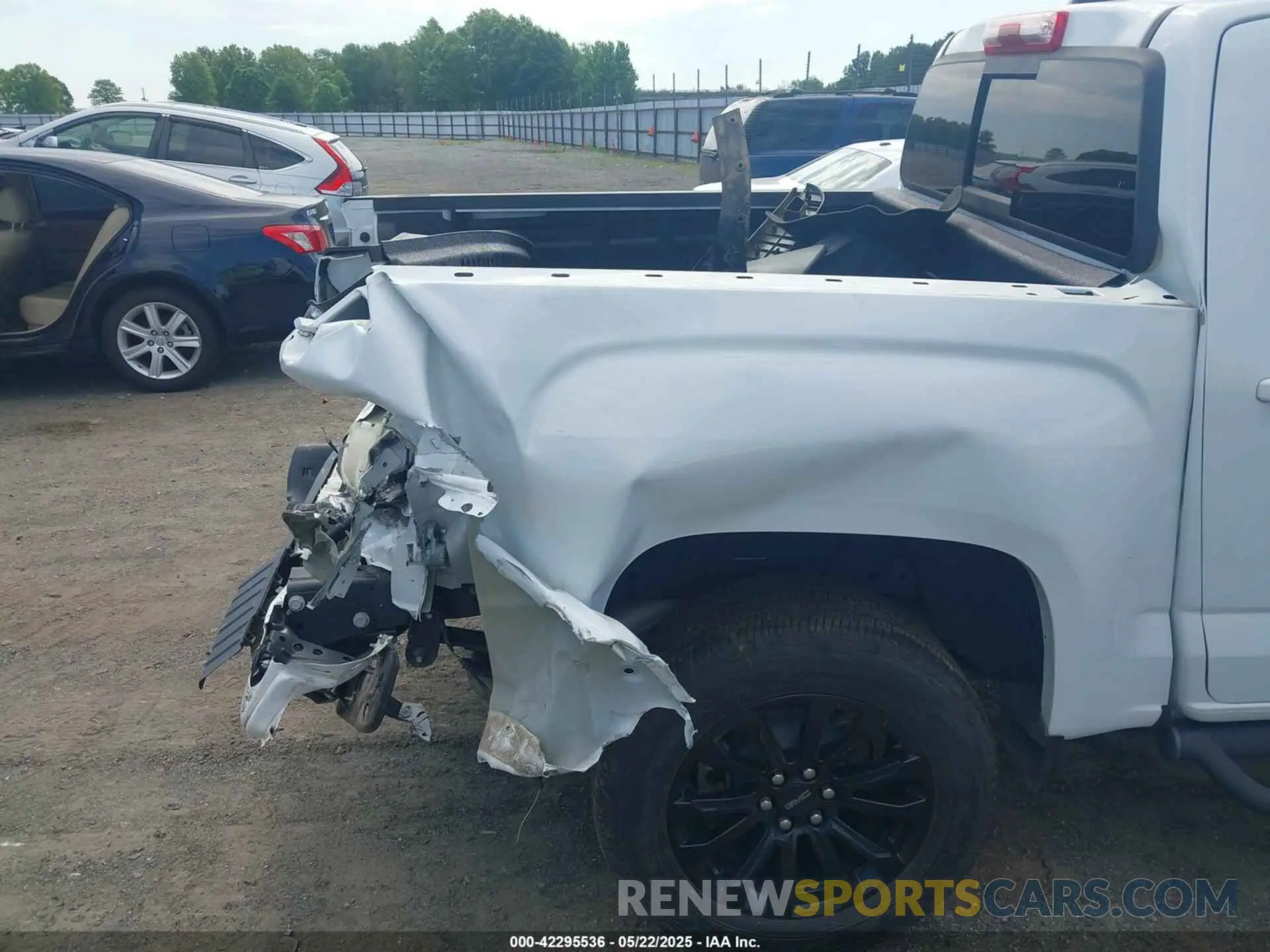 17 Фотография поврежденного автомобиля 1GTG5CEN0N1201355 GMC CANYON 2022
