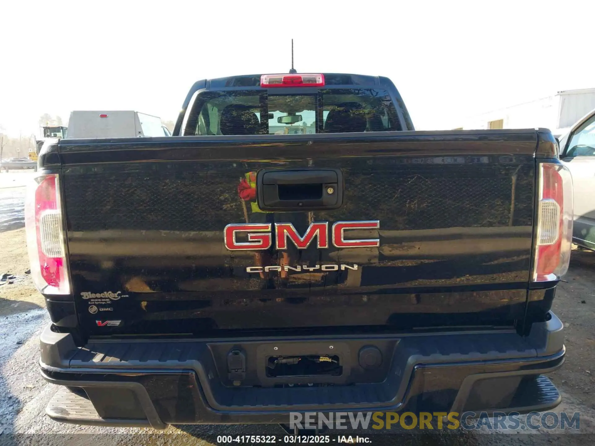 16 Photograph of a damaged car 1GTG5CEN1N1296346 GMC CANYON 2022