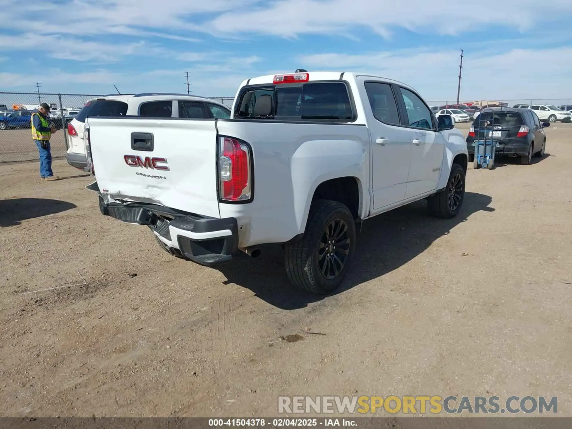 4 Photograph of a damaged car 1GTG5CENXN1314469 GMC CANYON 2022