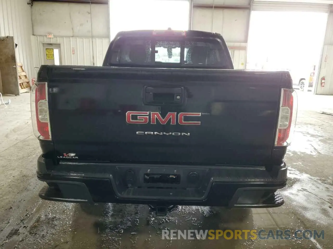 6 Photograph of a damaged car 1GTG6CEN6N1328589 GMC CANYON 2022