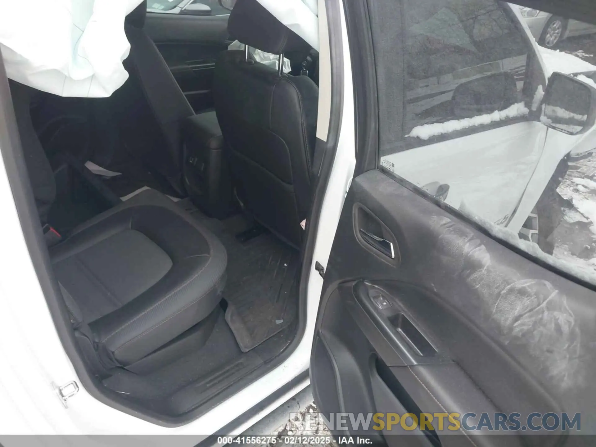 8 Photograph of a damaged car 1GTG6FENXN1254210 GMC CANYON 2022