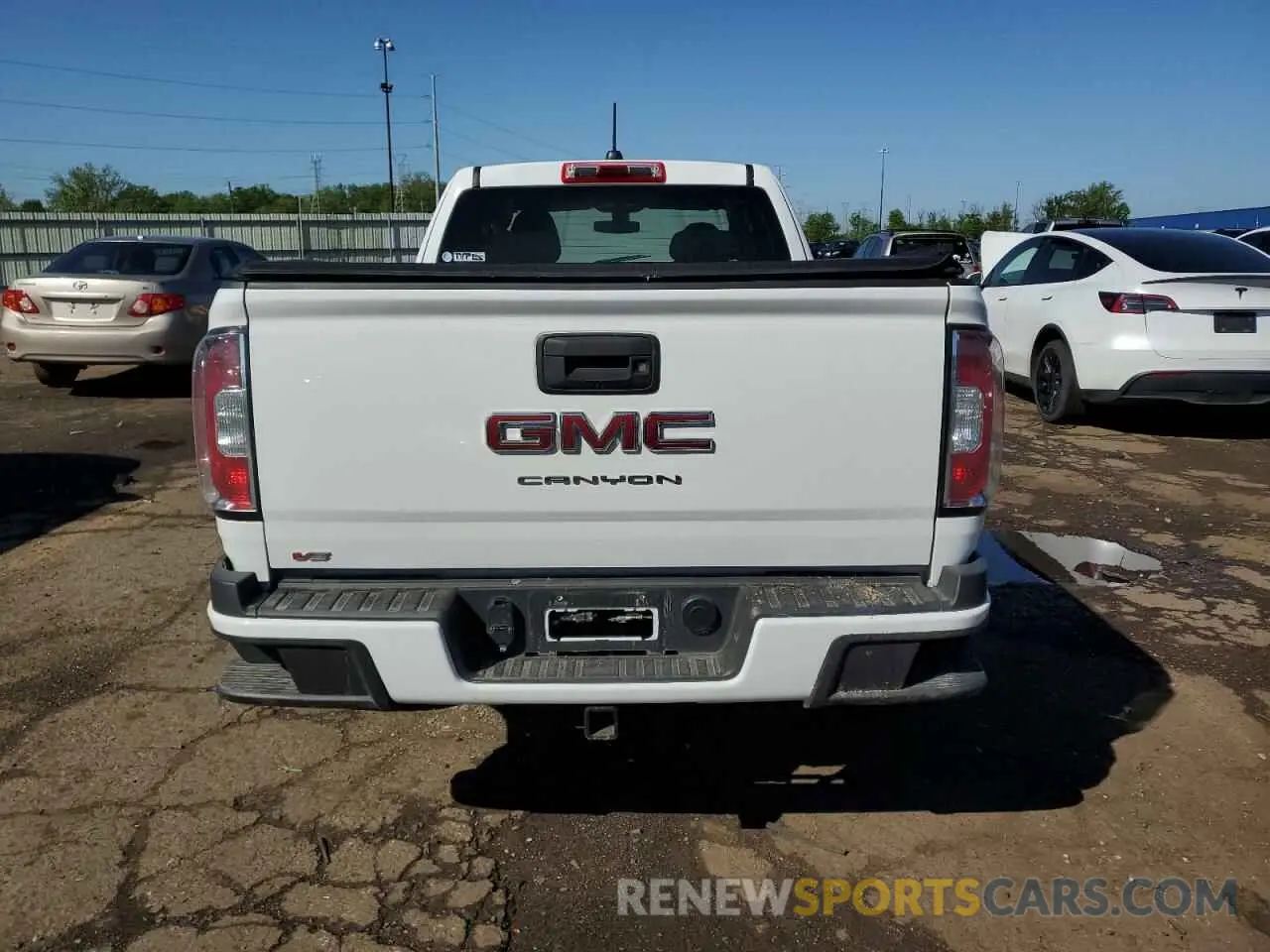 6 Photograph of a damaged car 1GTH6BENXN1295708 GMC CANYON 2022