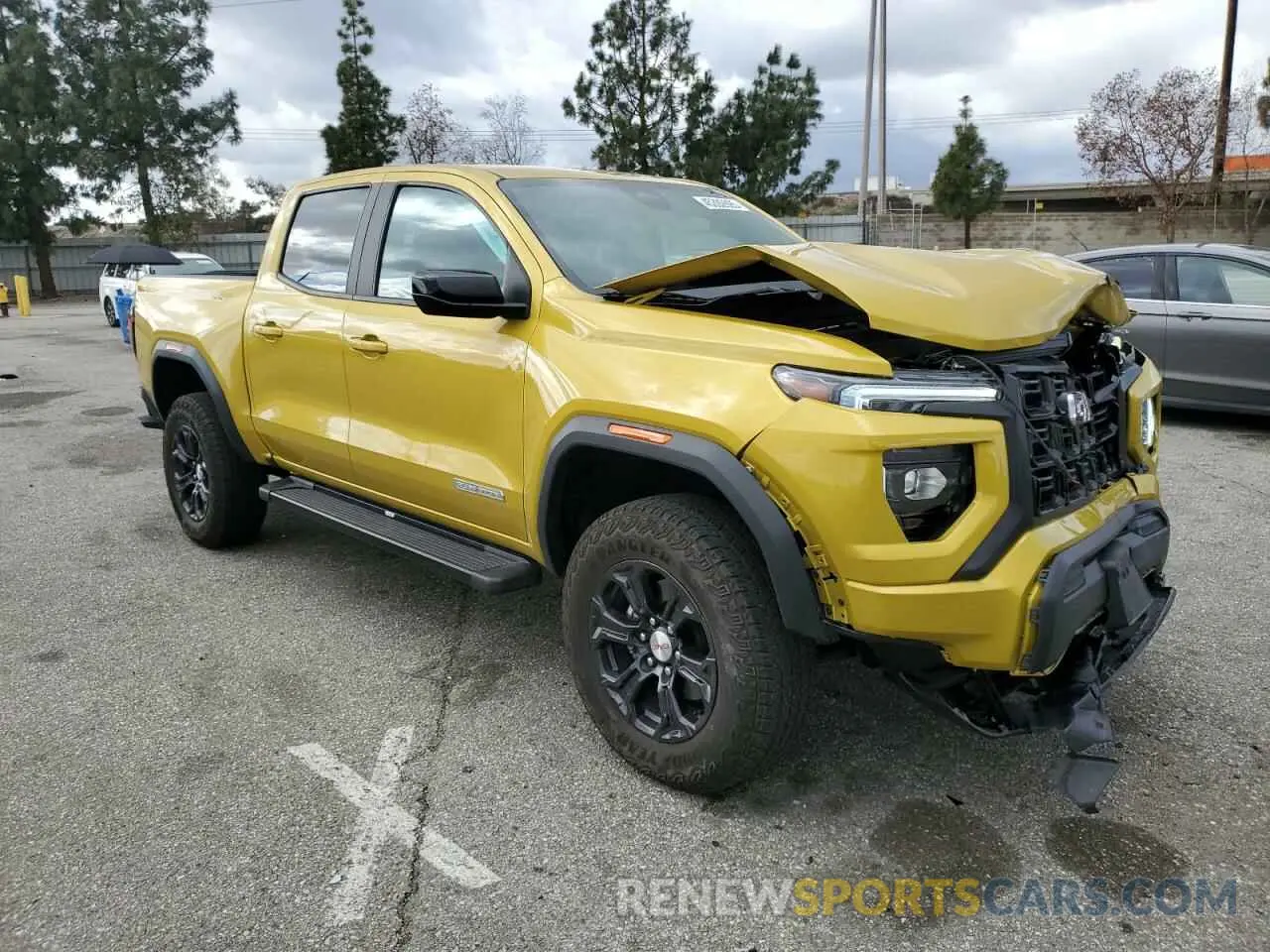 4 Photograph of a damaged car 1GTP5BEK9P1122916 GMC CANYON 2023