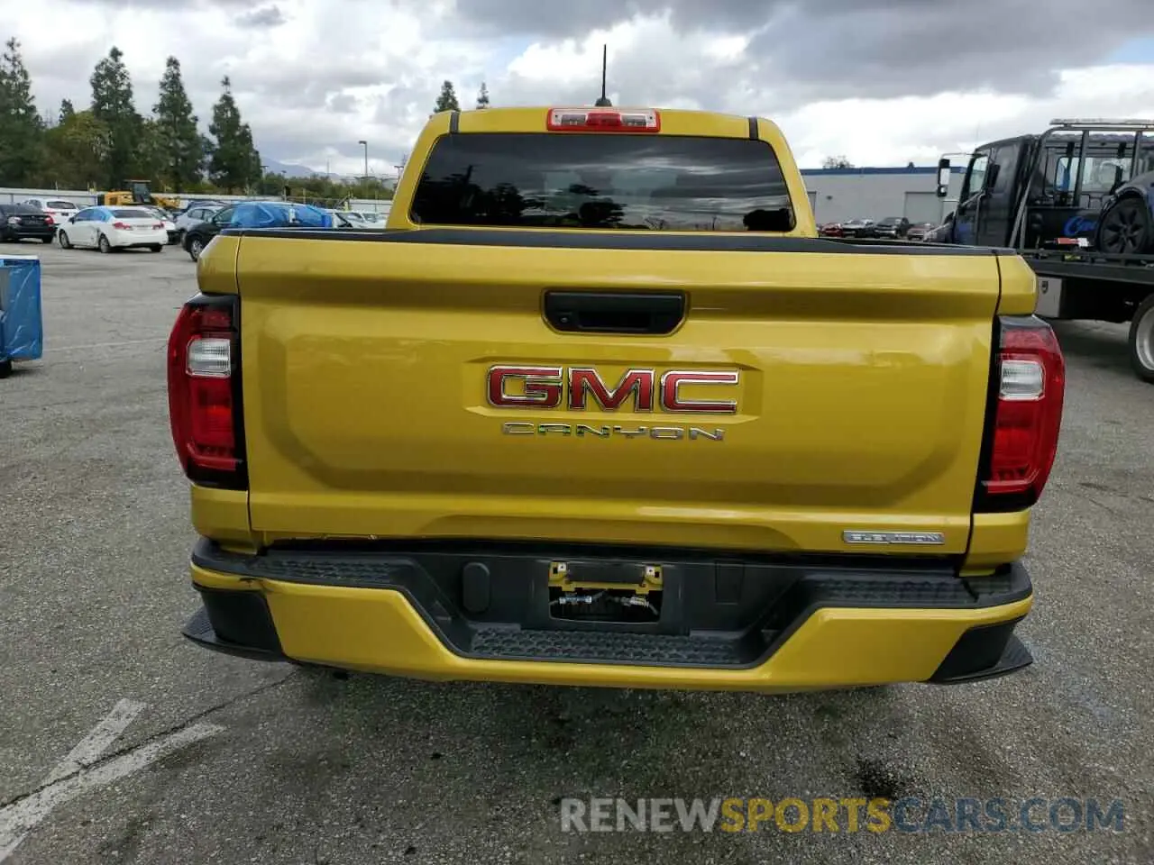 6 Photograph of a damaged car 1GTP5BEK9P1122916 GMC CANYON 2023