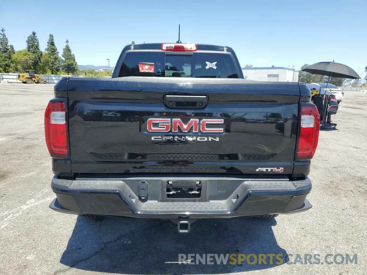 6 Photograph of a damaged car 1GTP6DEK8P1268779 GMC CANYON 2023