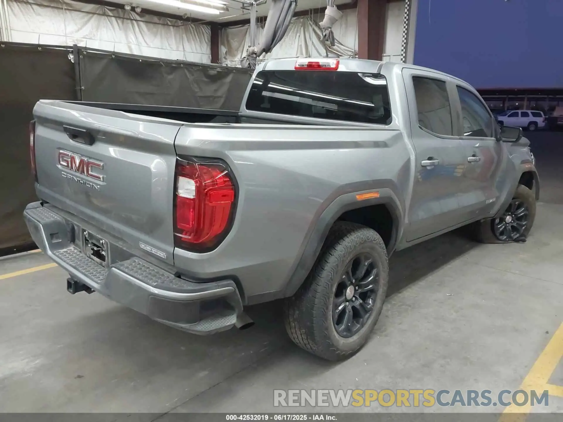 4 Photograph of a damaged car 1GTP5BEK1R1211253 GMC CANYON 2024