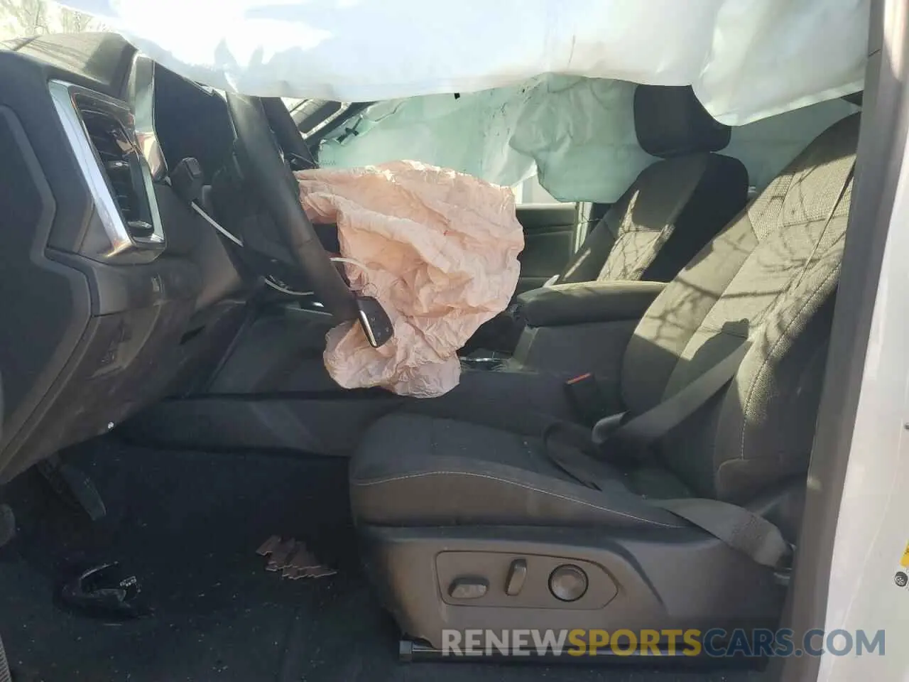 7 Photograph of a damaged car 1GTP5BEK2R1132318 GMC CANYON 2024
