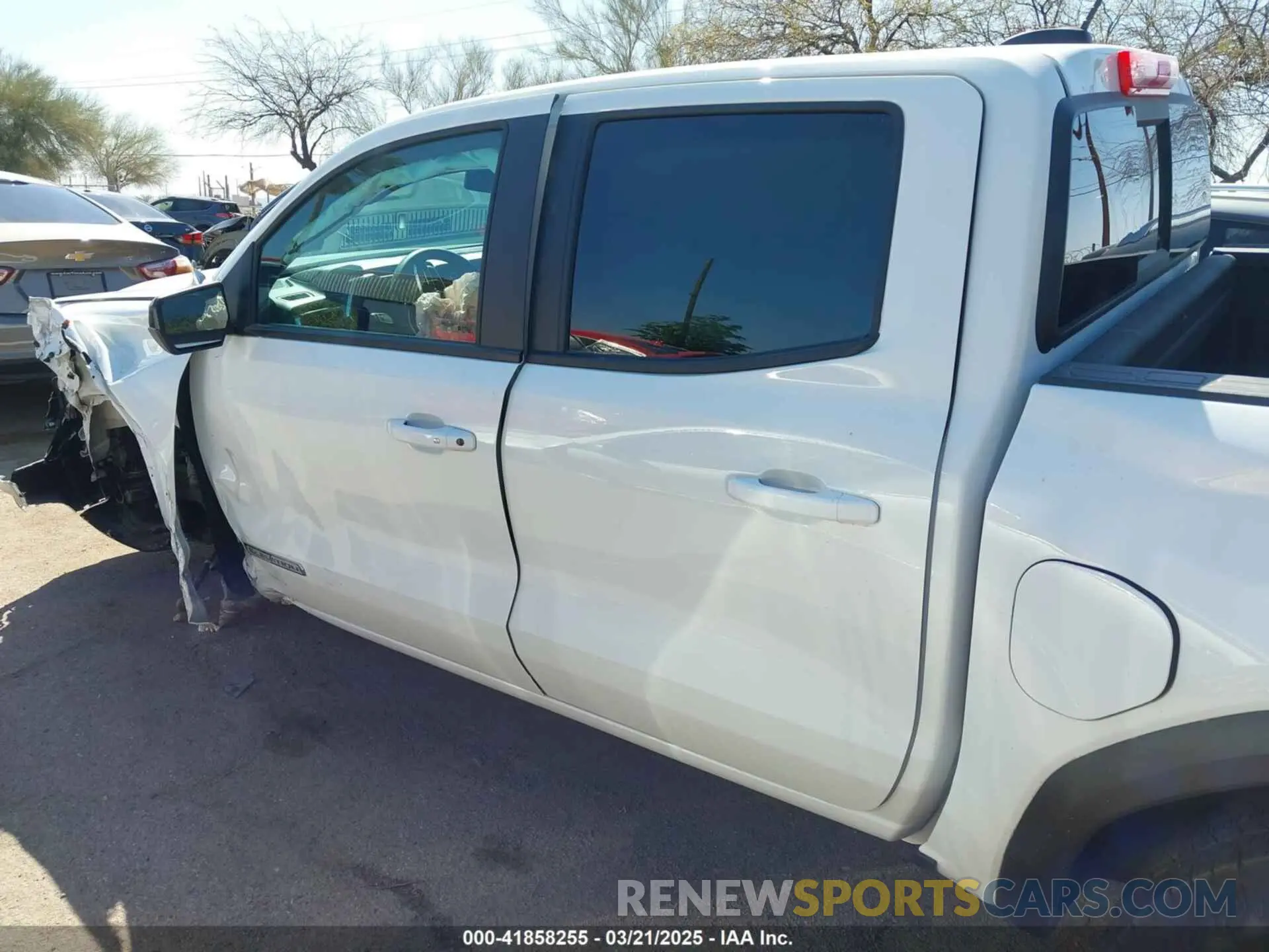 15 Photograph of a damaged car 1GTP5BEK5R1202376 GMC CANYON 2024