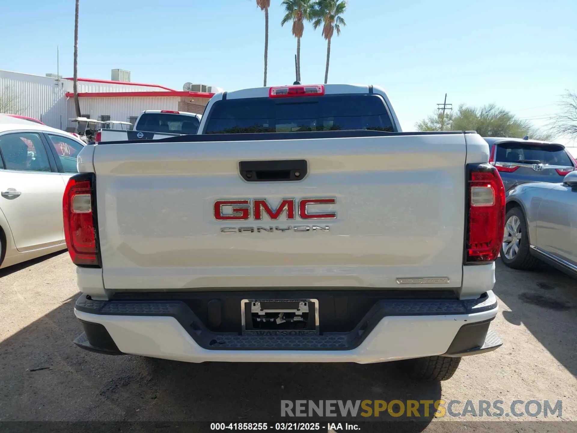 17 Photograph of a damaged car 1GTP5BEK5R1202376 GMC CANYON 2024