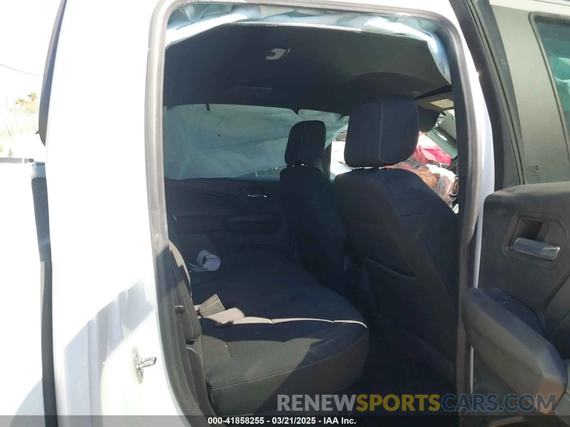 8 Photograph of a damaged car 1GTP5BEK5R1202376 GMC CANYON 2024