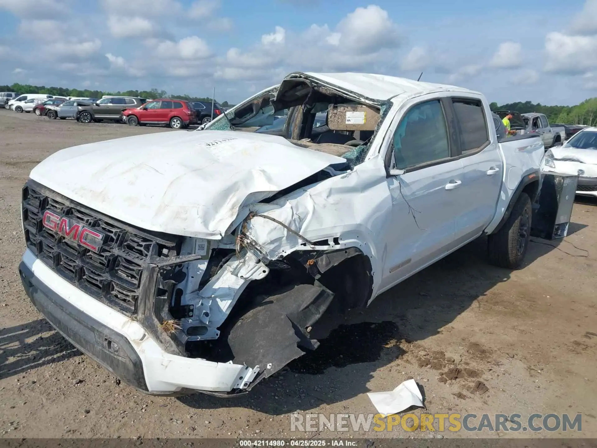 2 Photograph of a damaged car 1GTP5BEK7R1104370 GMC CANYON 2024