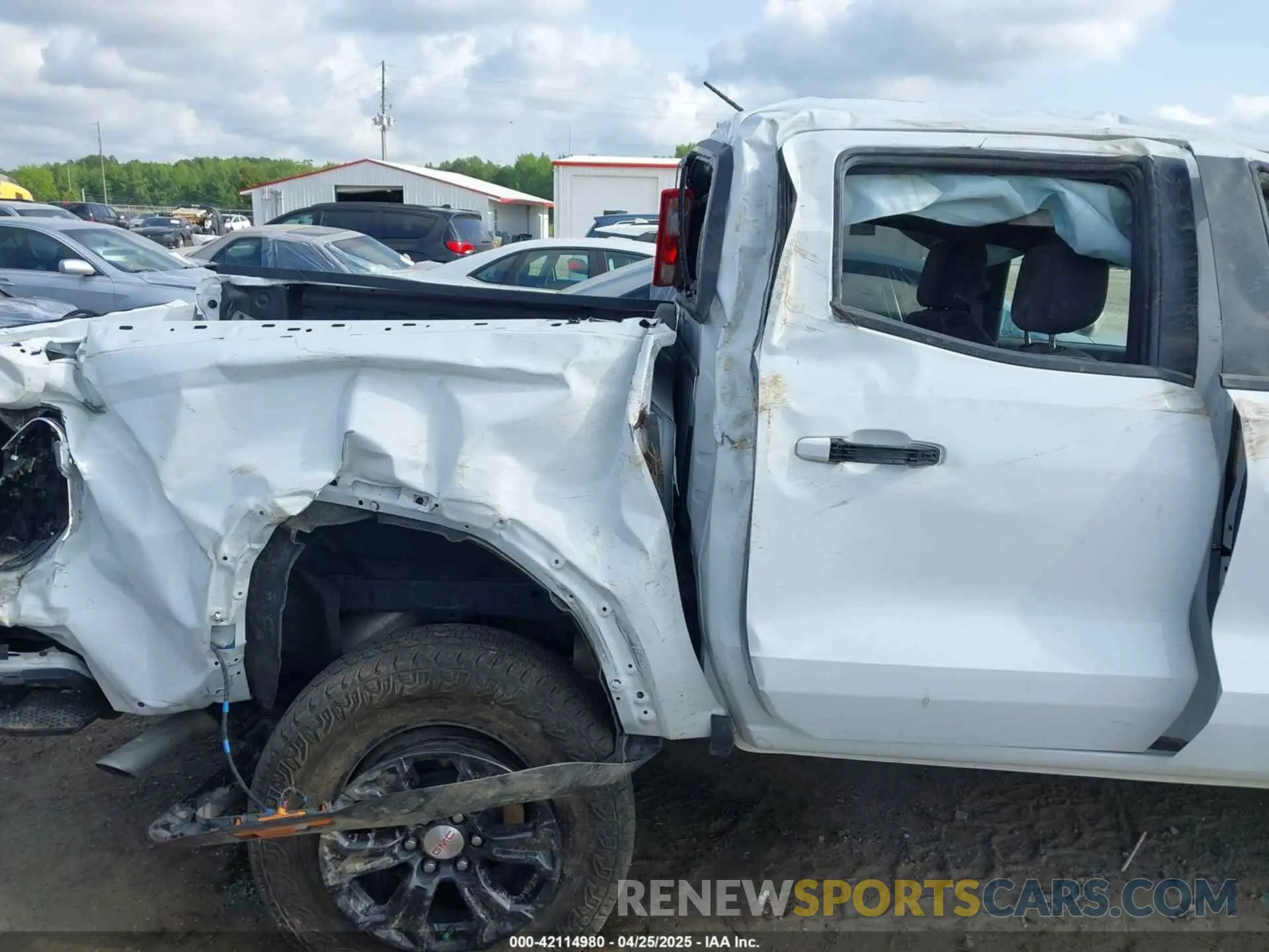 6 Photograph of a damaged car 1GTP5BEK7R1104370 GMC CANYON 2024