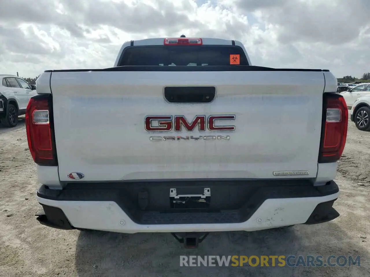 6 Photograph of a damaged car 1GTP5BEK7R1176671 GMC CANYON 2024