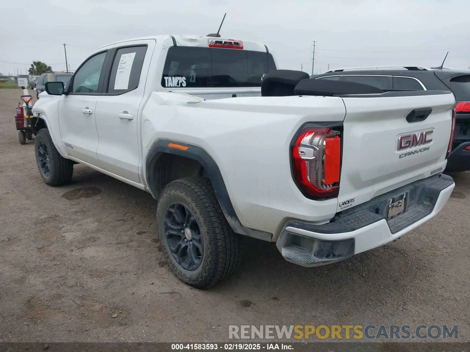 3 Photograph of a damaged car 1GTP5BEK9R1116651 GMC CANYON 2024