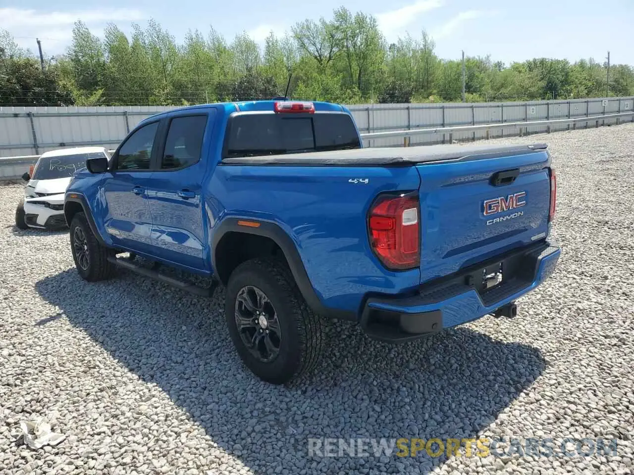 2 Photograph of a damaged car 1GTP6BEK2R1259194 GMC CANYON 2024