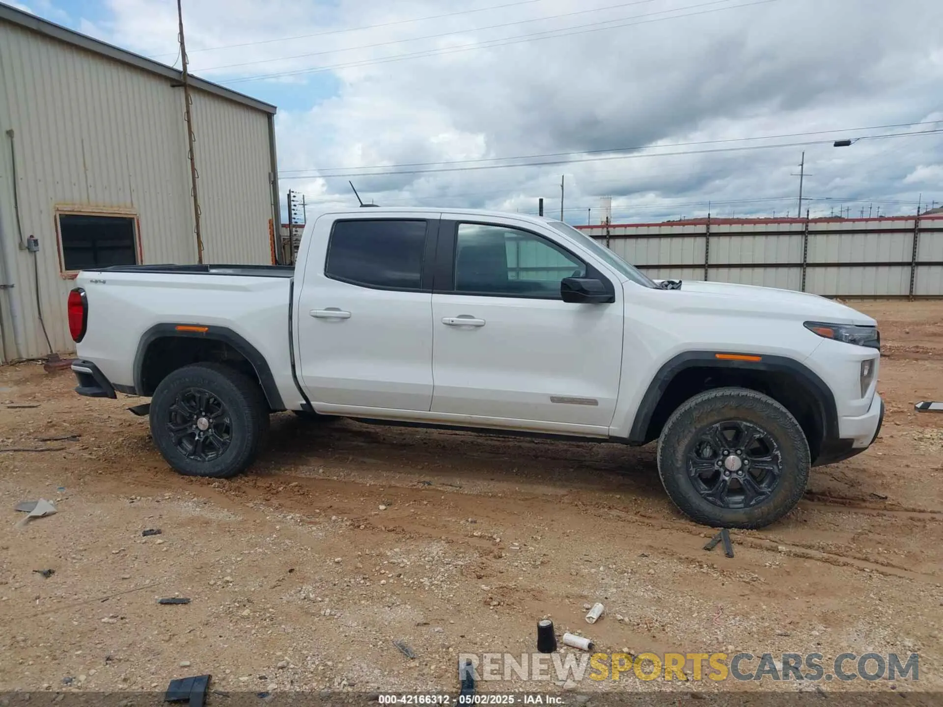 13 Photograph of a damaged car 1GTP6BEK4R1131393 GMC CANYON 2024