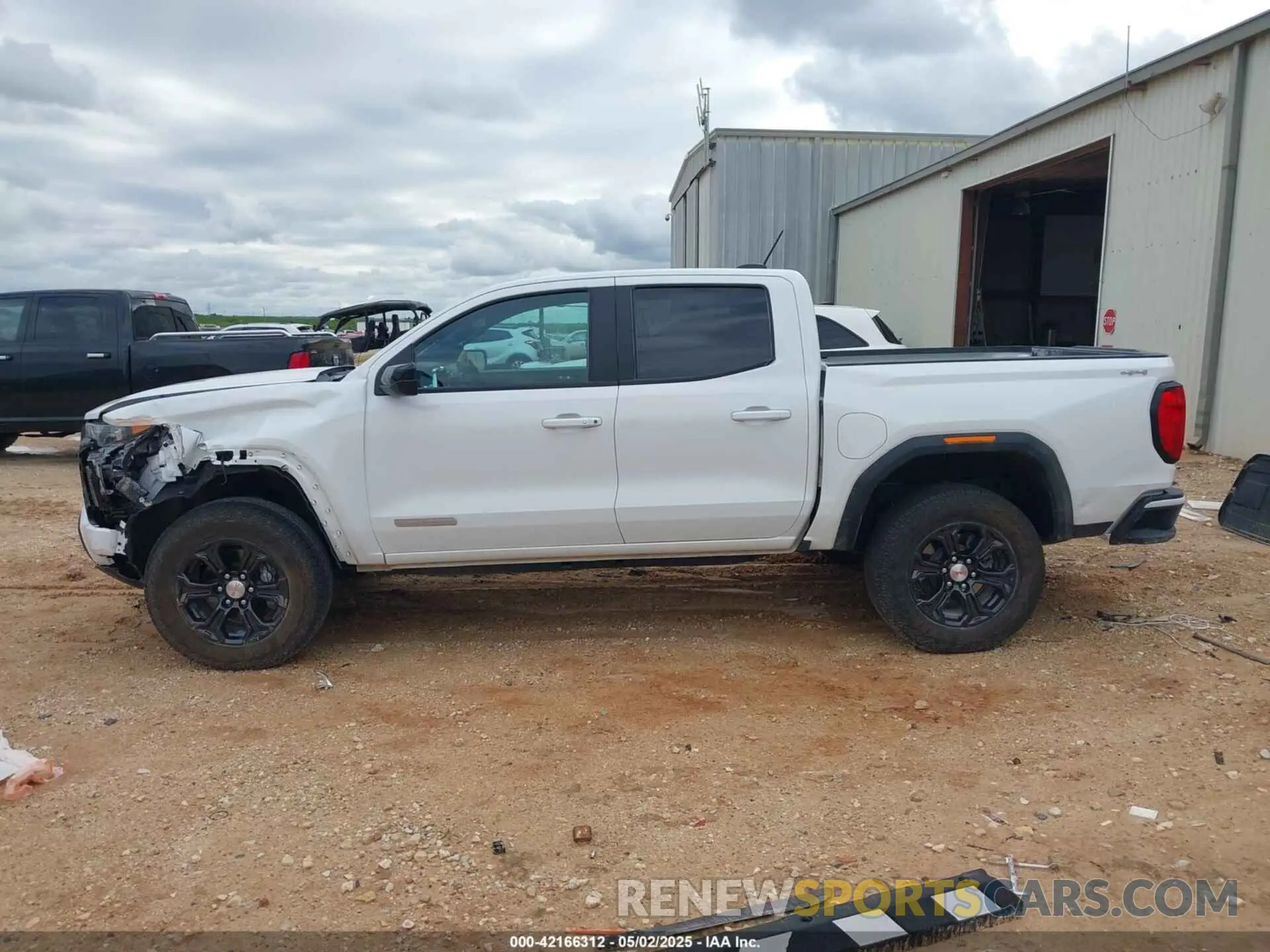 14 Photograph of a damaged car 1GTP6BEK4R1131393 GMC CANYON 2024