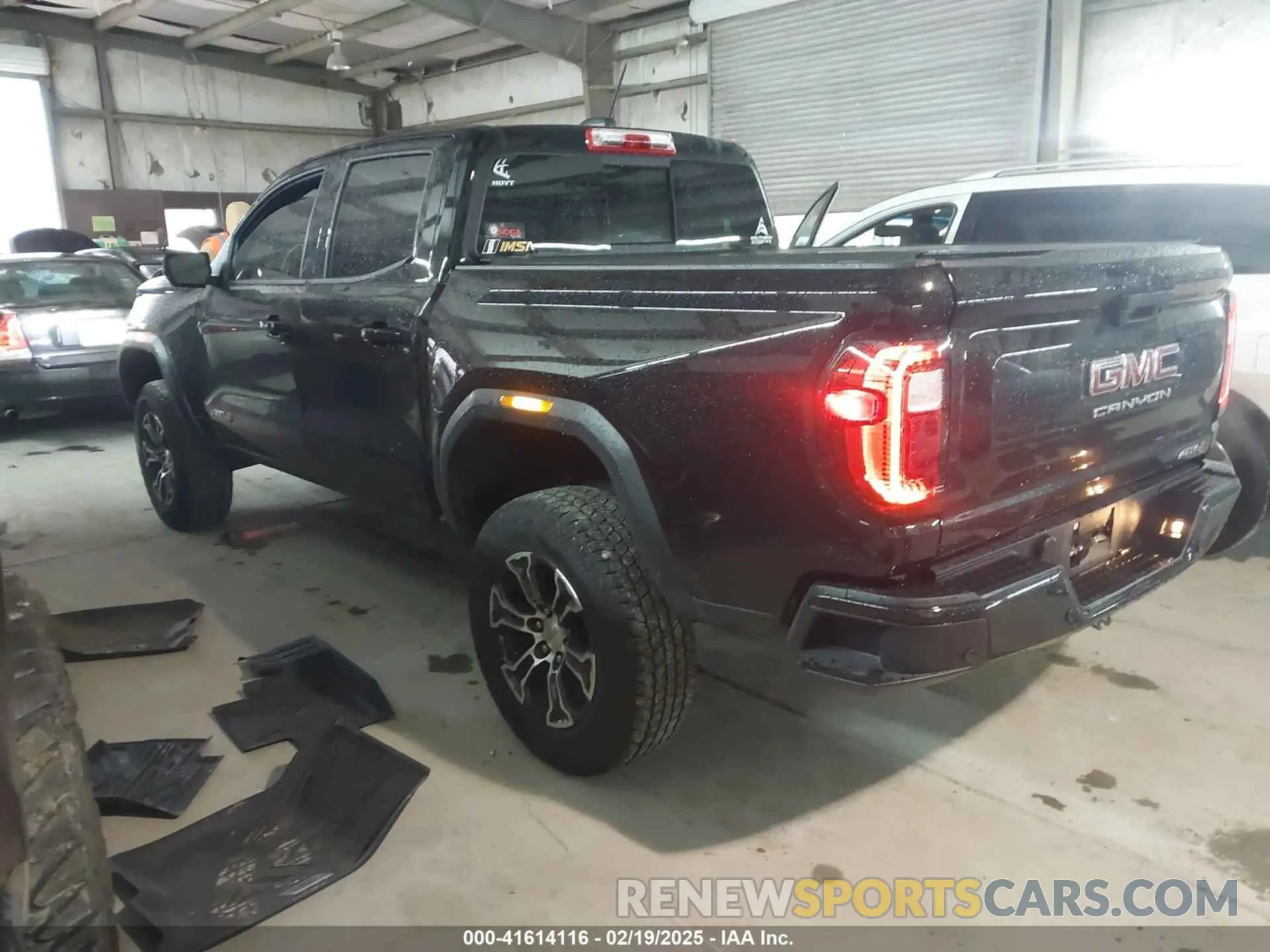3 Фотография поврежденного автомобиля 1GTP6DEK1R1160278 GMC CANYON 2024