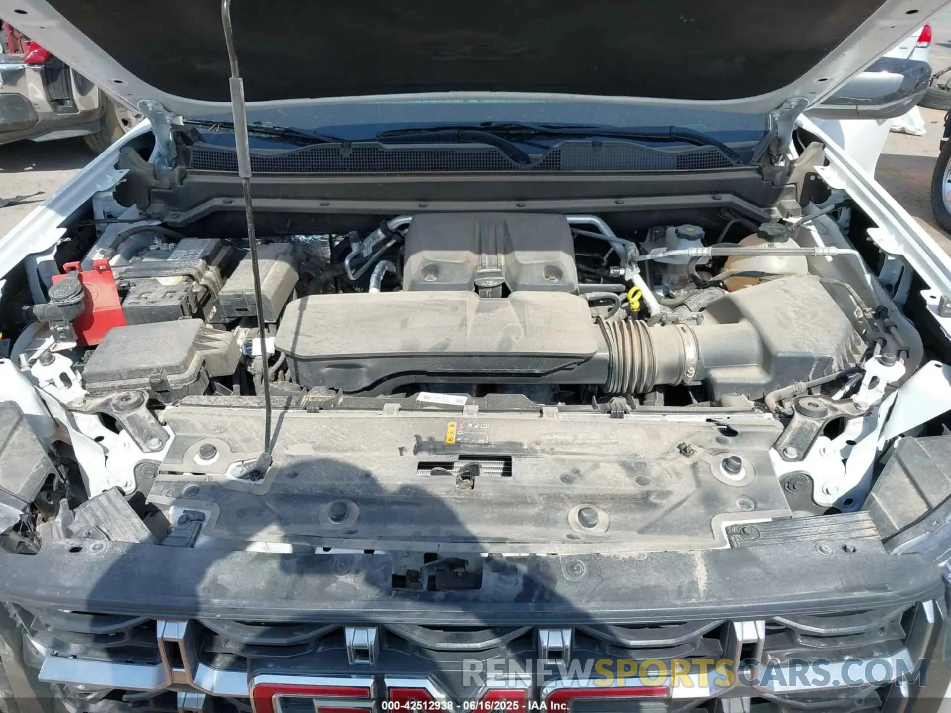 10 Photograph of a damaged car 1GTP6DEK4R1247026 GMC CANYON 2024