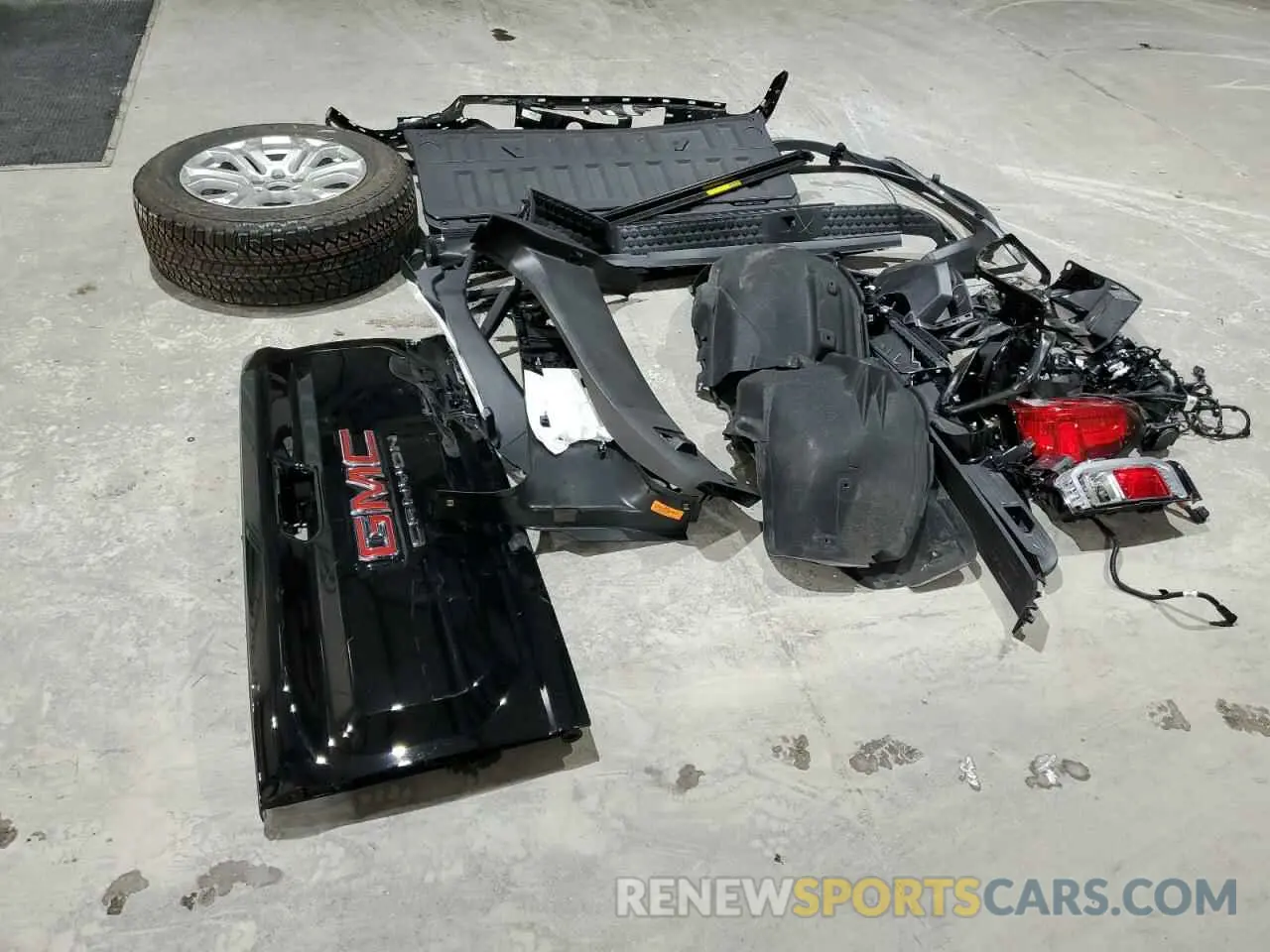 12 Photograph of a damaged car 1GTP6DEK8R1253511 GMC CANYON 2024