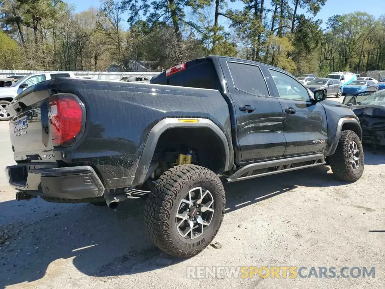 3 Photograph of a damaged car 1GTP6EEK7R1133432 GMC CANYON 2024