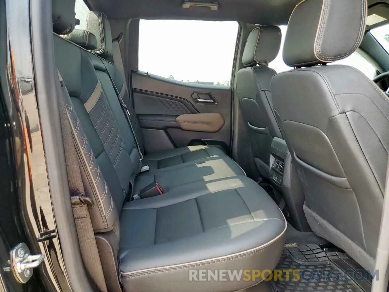 10 Фотография поврежденного автомобиля 1GTP6FEK8R1133039 GMC CANYON 2024