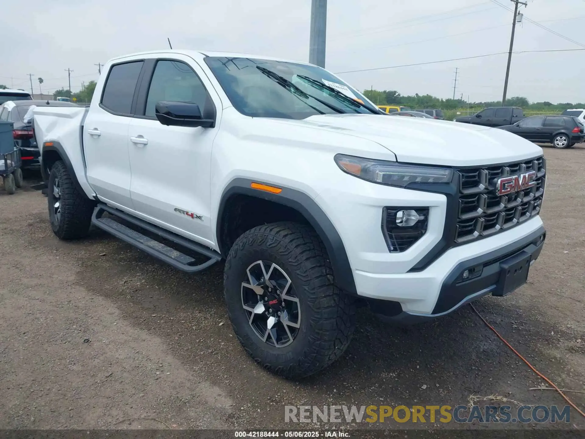 1 Photograph of a damaged car 1GTP2DEK8S1145097 GMC CANYON 2025