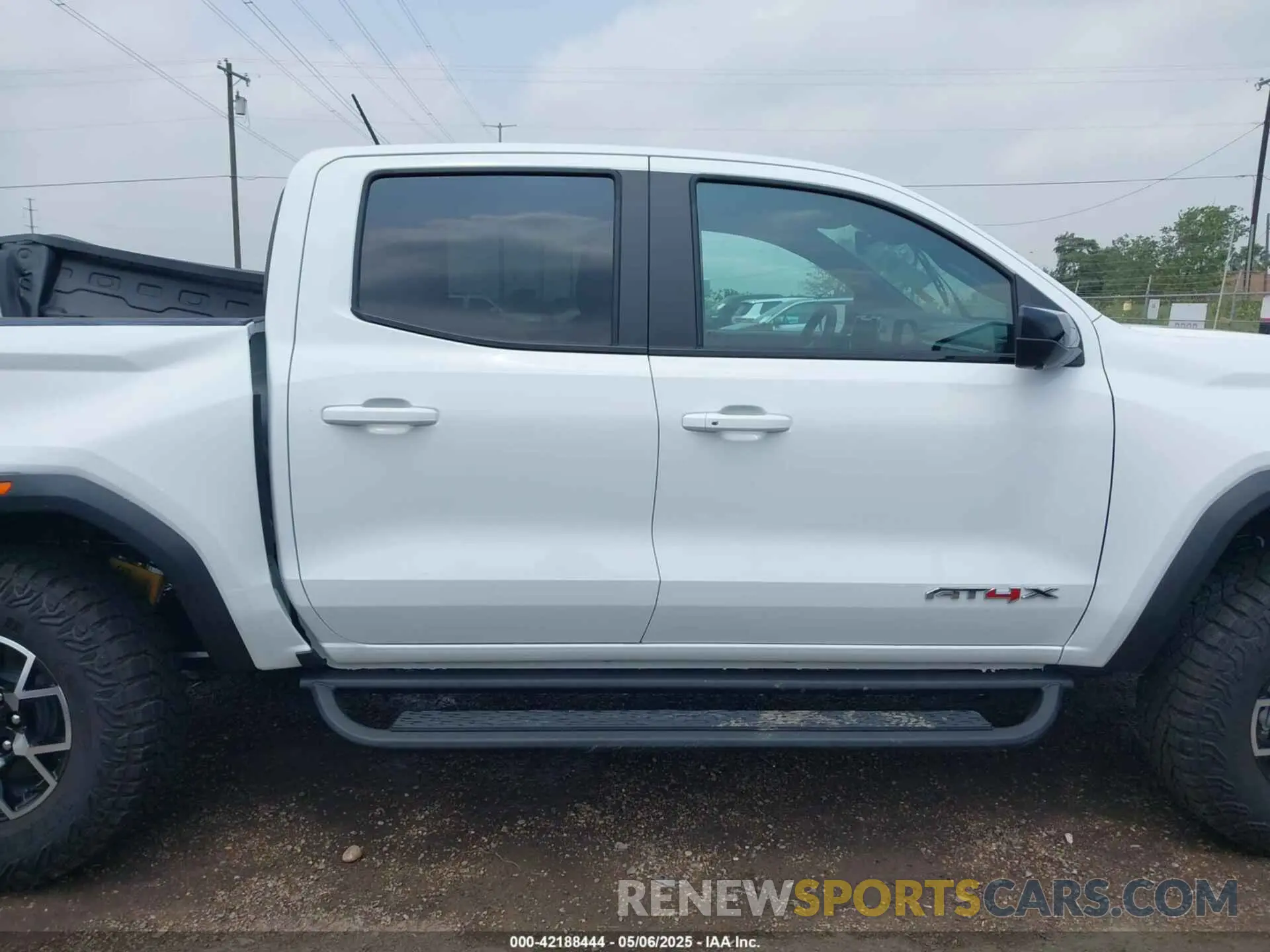 12 Photograph of a damaged car 1GTP2DEK8S1145097 GMC CANYON 2025