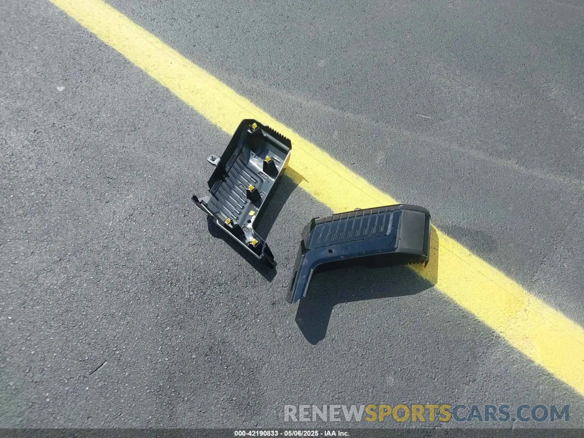 12 Photograph of a damaged car 1GT40FDA2NU101127 GMC HUMMER EV PICKUP 2022